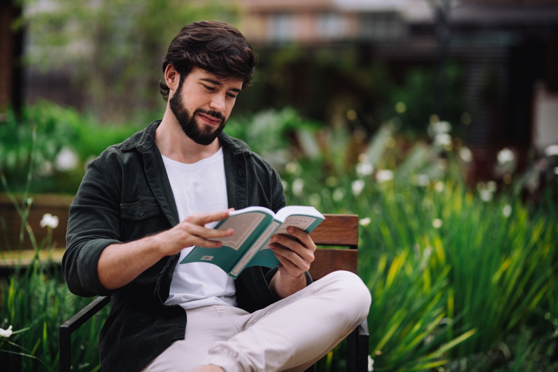 Αυτό είναι το βιβλίο που διαβάζουν όλοι αυτή τη στιγμή