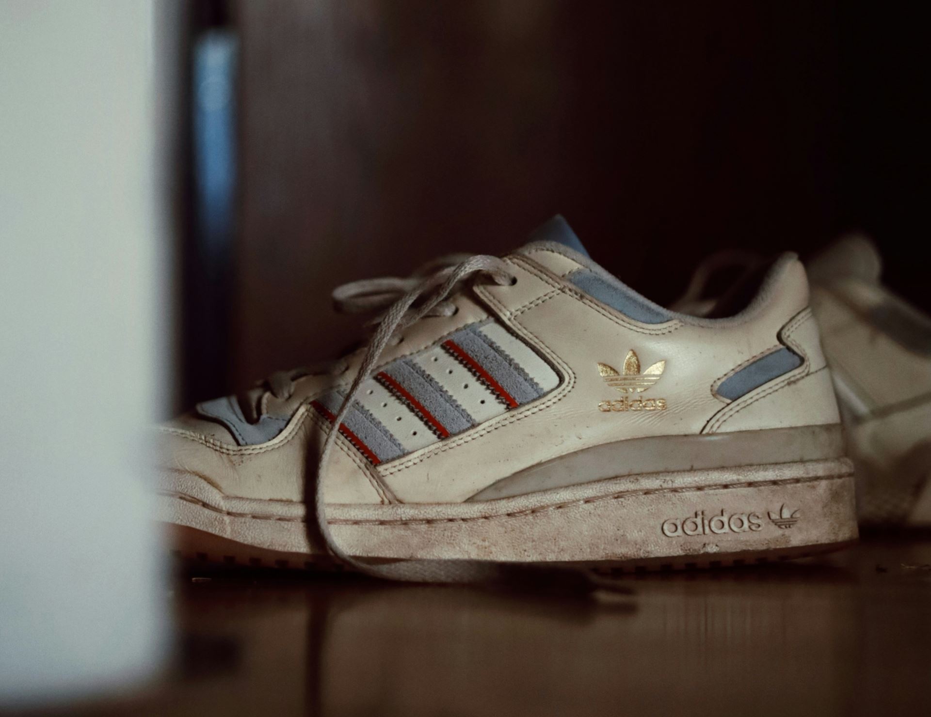 O πιο επιστημονικός τρόπος για να μην μυρίζουν τα παπούτσια σου