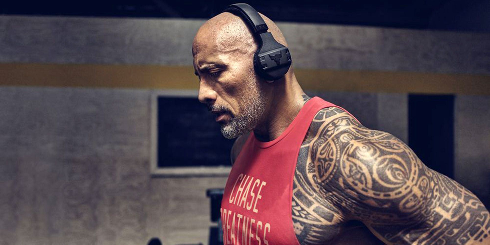 O The Rock μόλις λάνσαρε τα νέα του ακουστικά - ιδανικά για γυμναστήριο