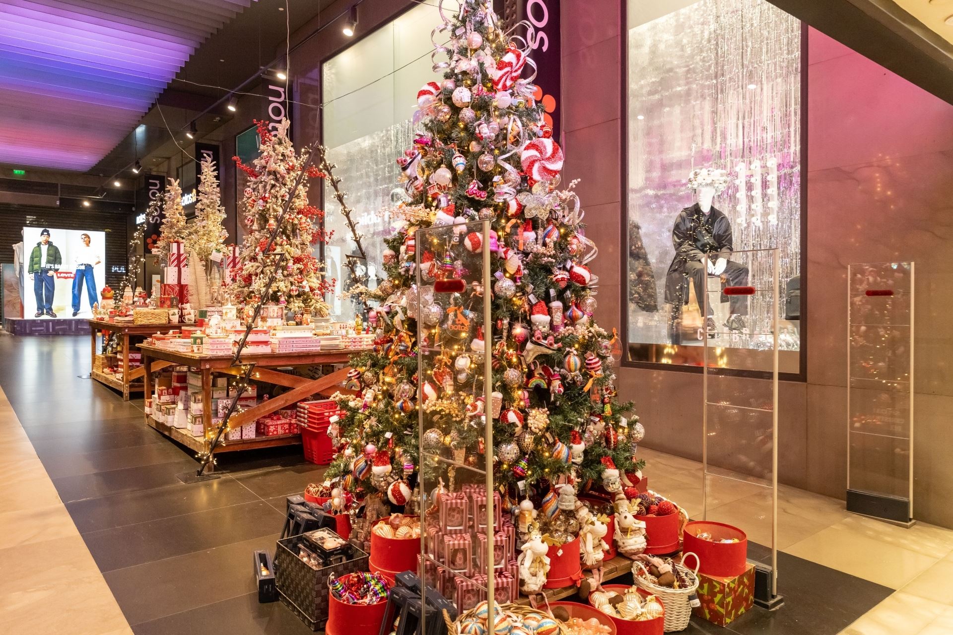 Party Christmas Vibes στα πολυκαταστήματα notos