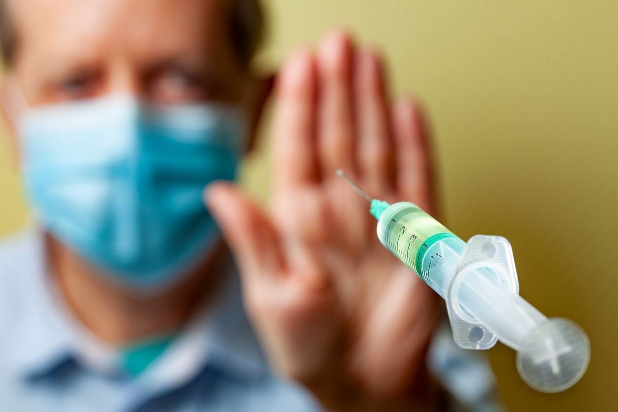 Η πρώτη απόλυση εργαζόμενου στην Ελλάδα επειδή αρνήθηκε να εμβολιαστεί