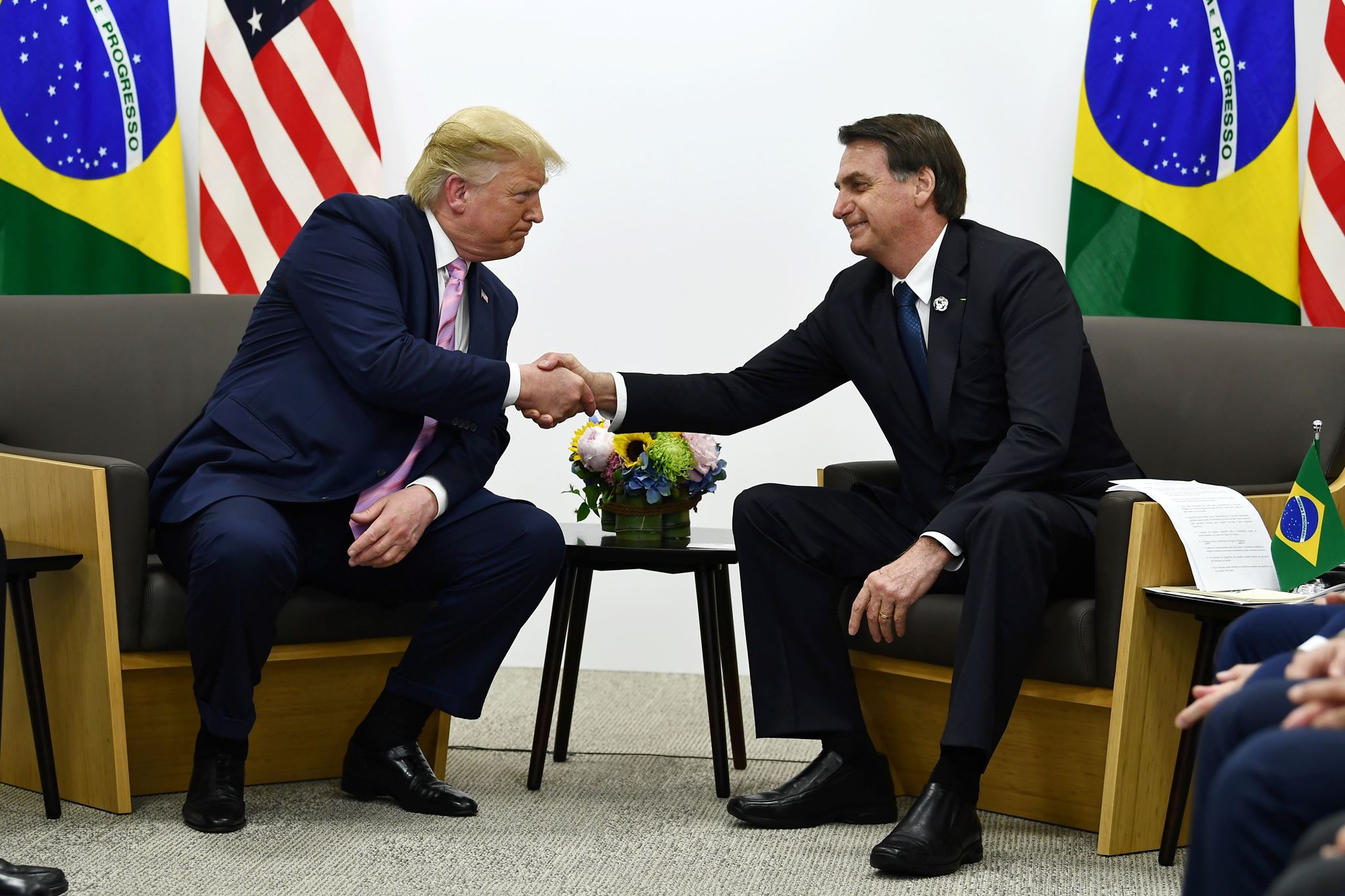 Ο Jair Bolsonaro επιμένει στην υδροξυχλωροκίνη, ο Donald Trump του στέλνει 2 εκ. δόσεις