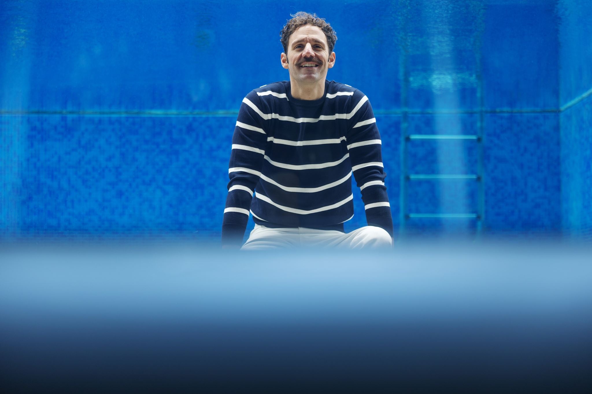 Ο Αντώνης Τσαπατάκης βρήκε τα must have items της άνοιξης