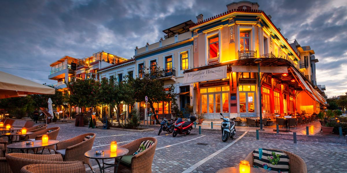 Χαλάρωση των μέτρων για τον κορονοϊό εισηγούνται οι ειδικοί