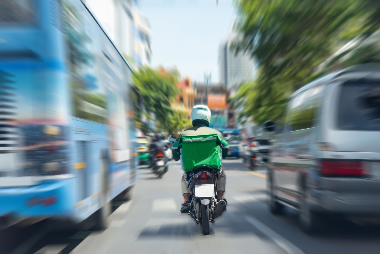 Πόσα χρήματα πληρώνει η εστίαση στις πλατφόρμες delivery