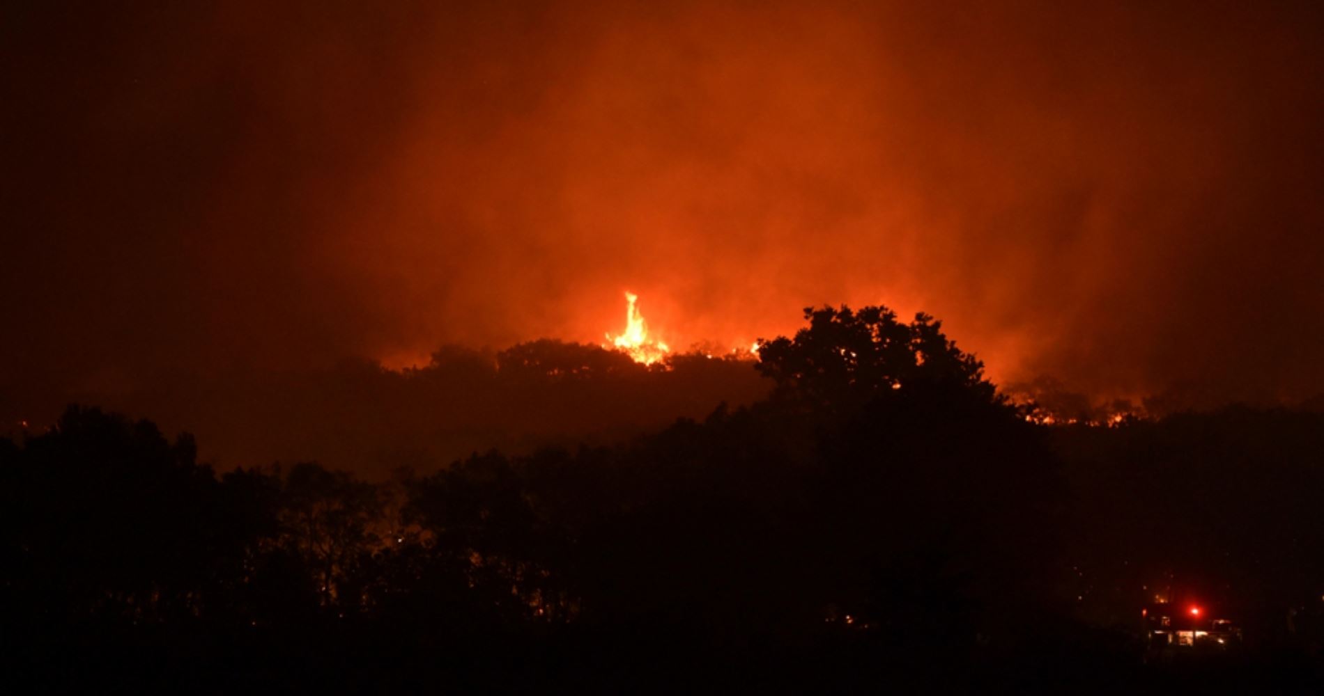 Συνεχίζεται η μάχη με τις φλόγες στην Αλεξανδρούπολη για τρίτη ημέρα