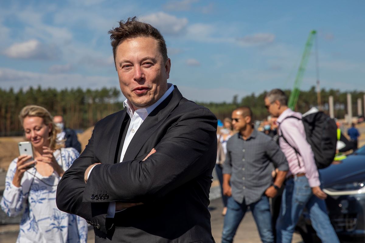 Φήμες λένε ότι οι Anonymous απείλησαν τον Elon Musk για το bitcoin