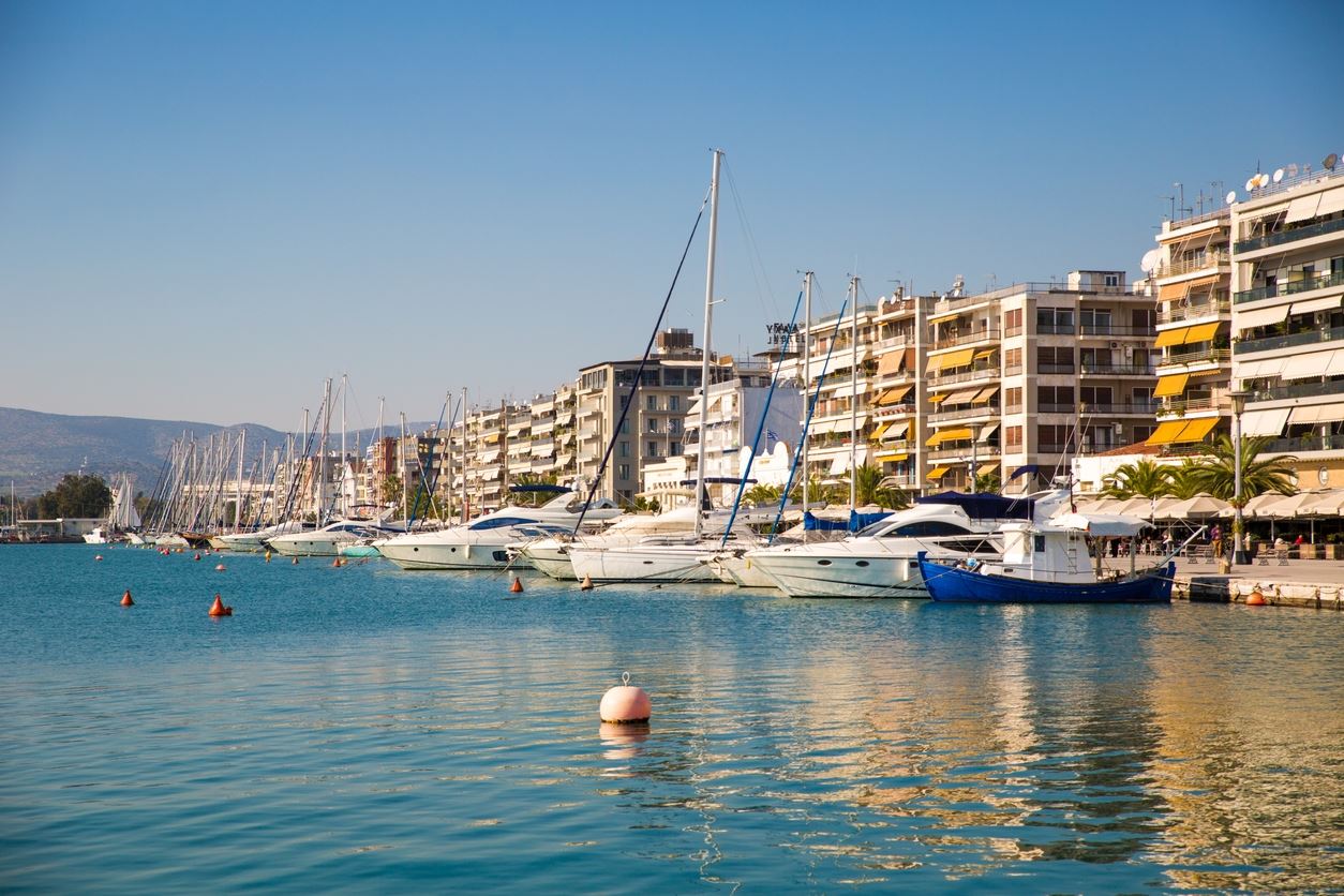 Στα θρυλικά τσιπουράδικα του Βόλου