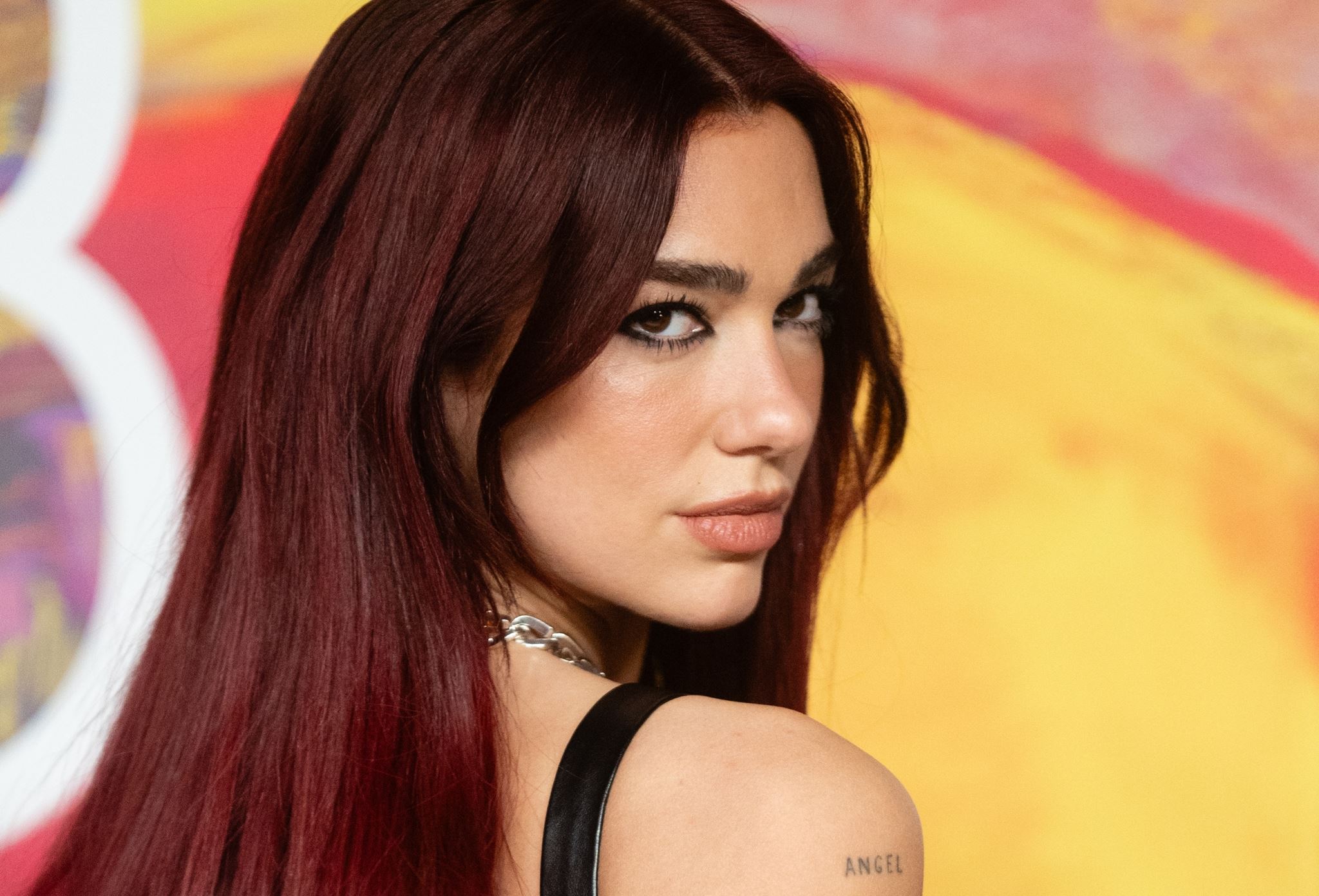 Dua Lipa, πιο αποκαλυπτική από ποτέ