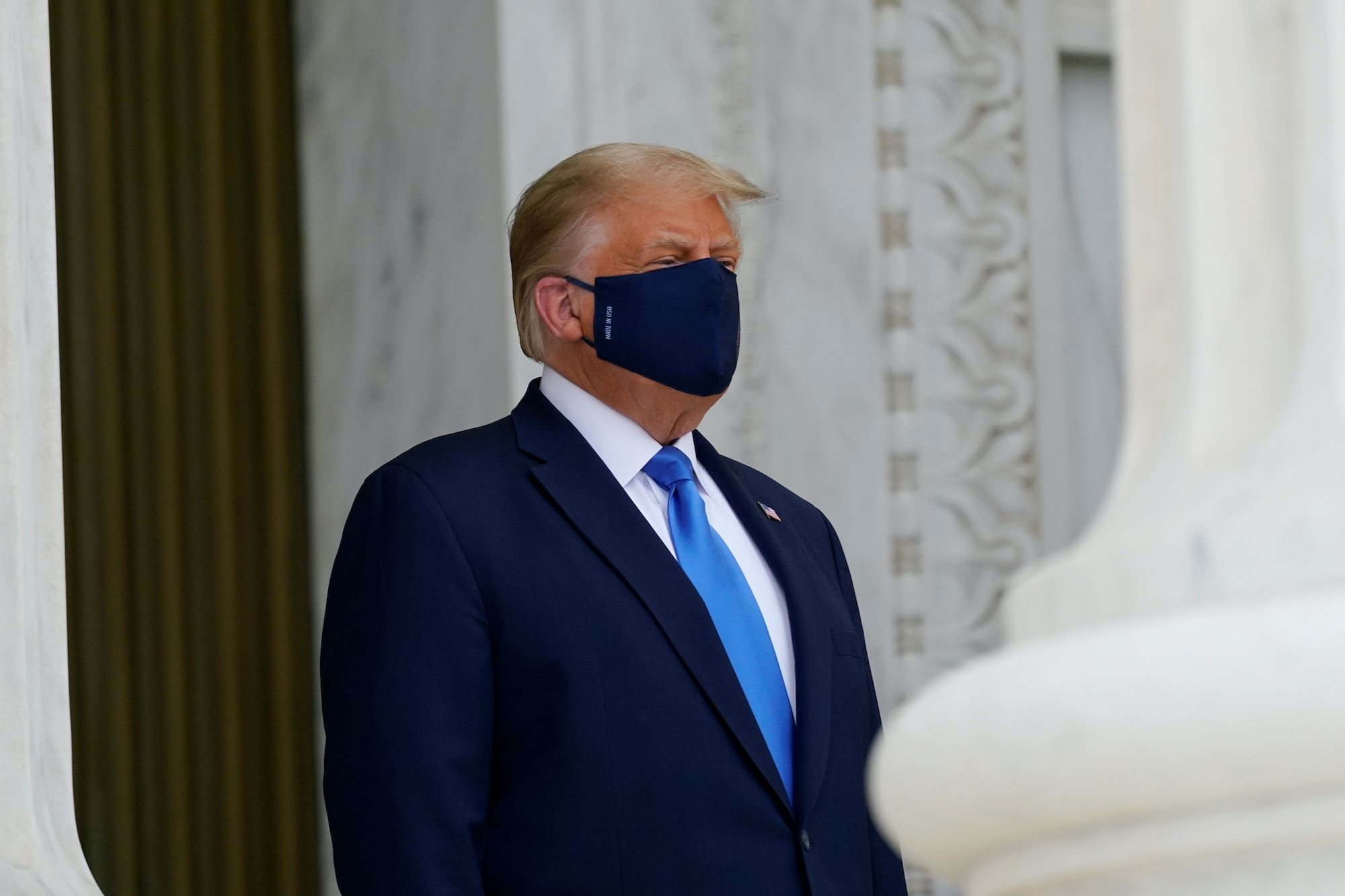 Η σχέση του Donald Trump με τον κορονοϊό μέσα από δηλώσεις του