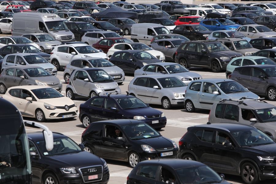 Πώς το μποτιλιάρισμα στους δρόμους μας σπρώχνει στην κακή διατροφή