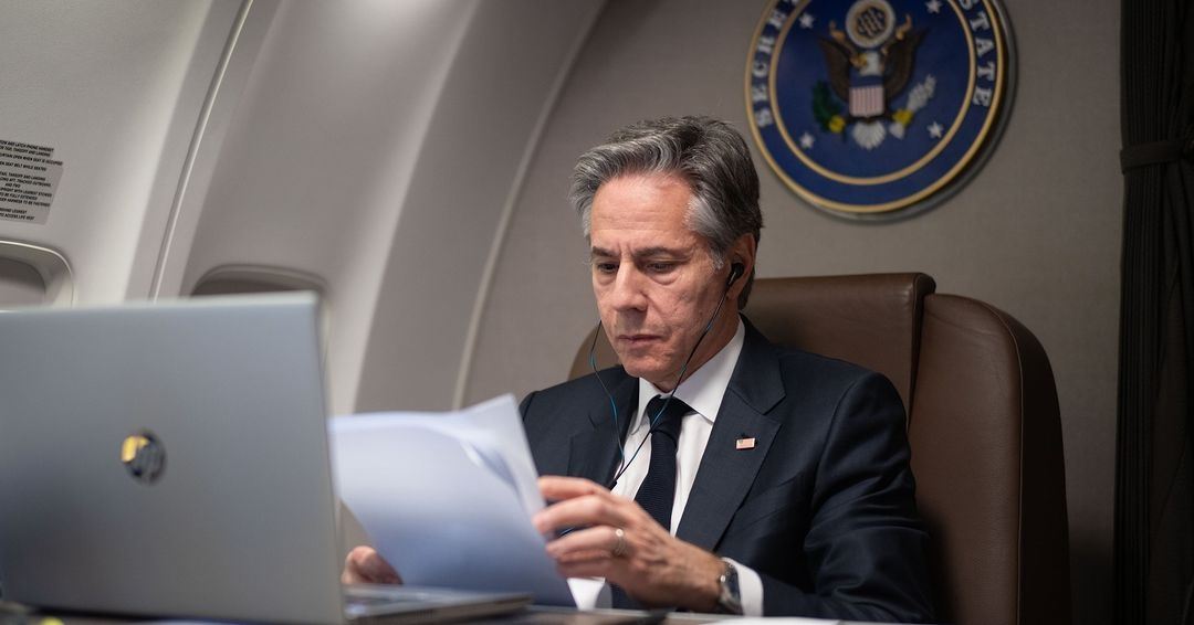 Ο Anthony Blinken έπαιξε ηλεκτρική κιθάρα στην εμπόλεμη Ουκρανία