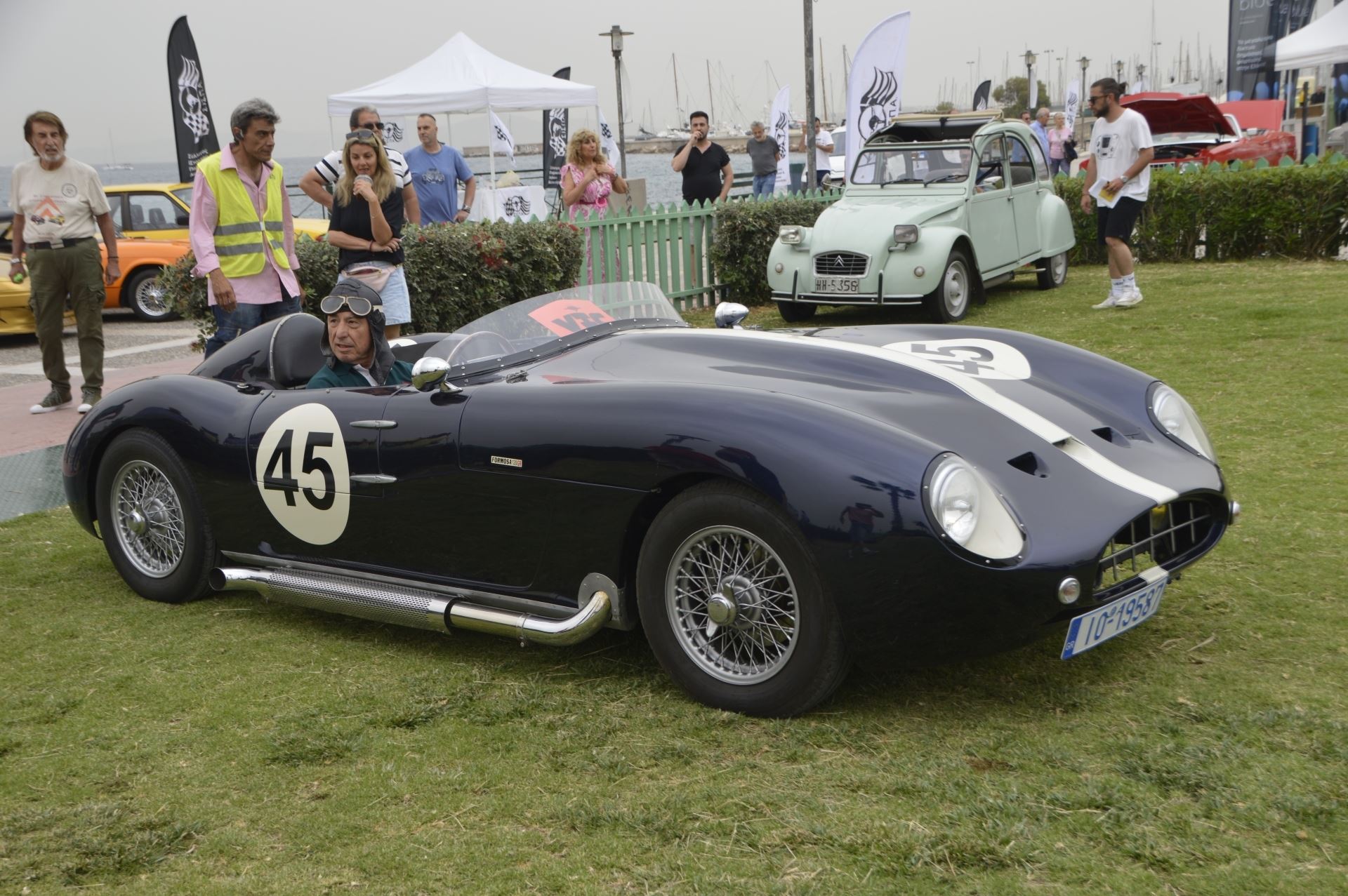 Με ήλιο και βροχή παντρεύονται τα...κλασικά αυτοκίνητα