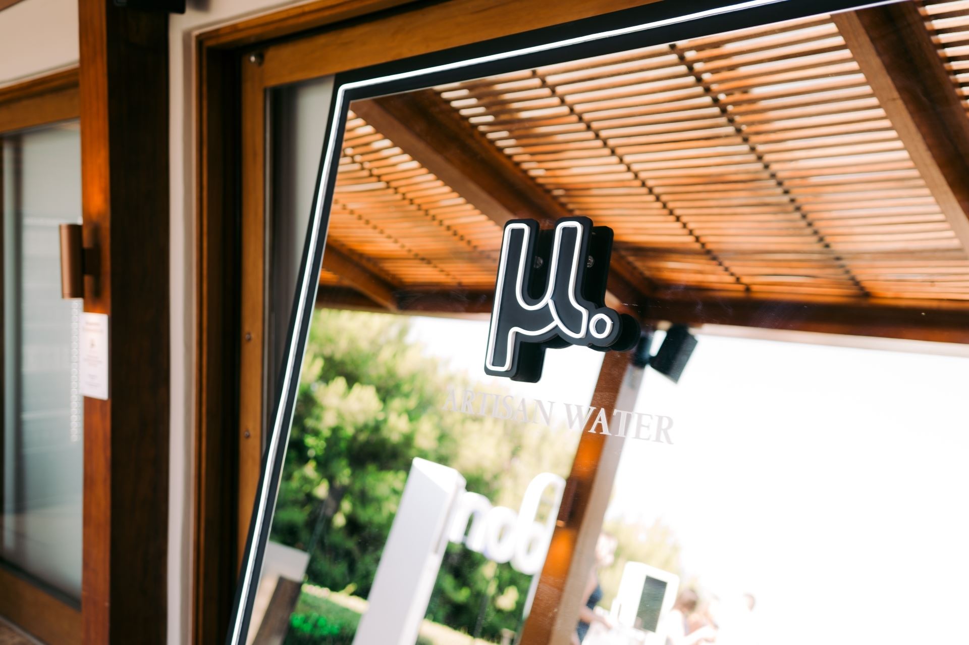 μ. Artisan Water: μ.οναδικές στιγμές στο Esquire Summerhouse