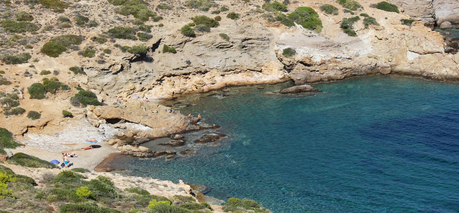 Οι κρυφές παραλίες μόνο για δύο στο Κάτω Σούνιο