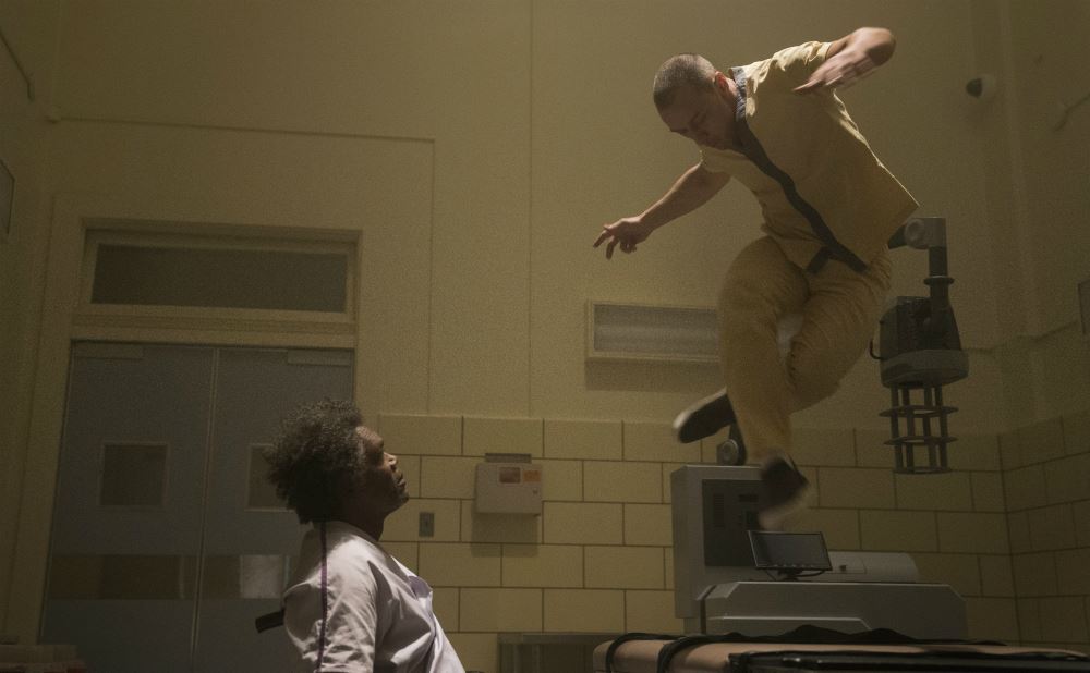 Το πρώτο μεγάλο θρίλερ της χρονιάς είναι το κλειστοφοβικό Glass