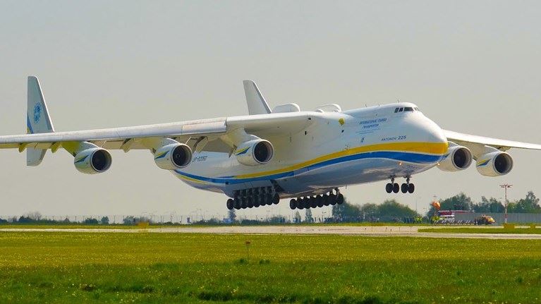 Το μεγαλύτερο αεροσκάφος του κόσμου προσγειώθηκε στην Αθήνα