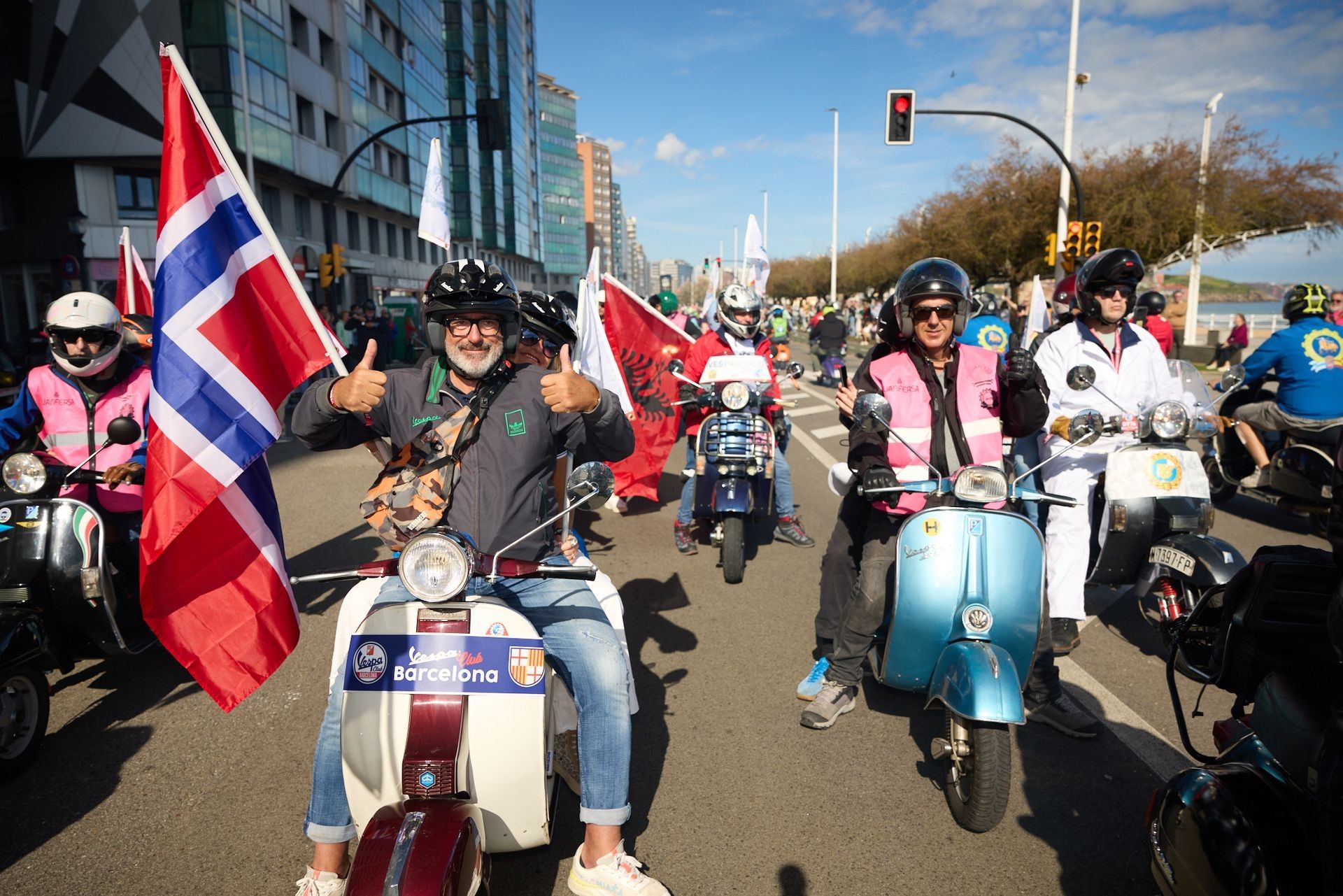 Vespa World Days 2025: 4.000 Vespa από 38 χώρες μαζί