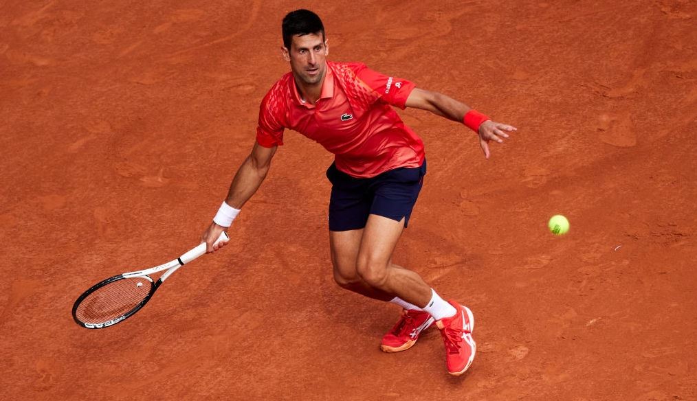 Τι είναι αυτό το 'αυτοκόλλητο νανοτεχνολογίας' του Novak Djokovic;