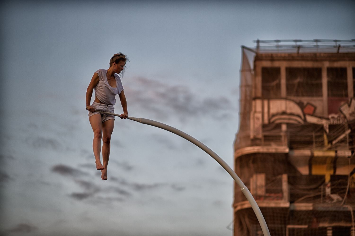 Η Chloé Moglia είναι μια Γαλλίδα superwoman που δεν πατάει στη Γη