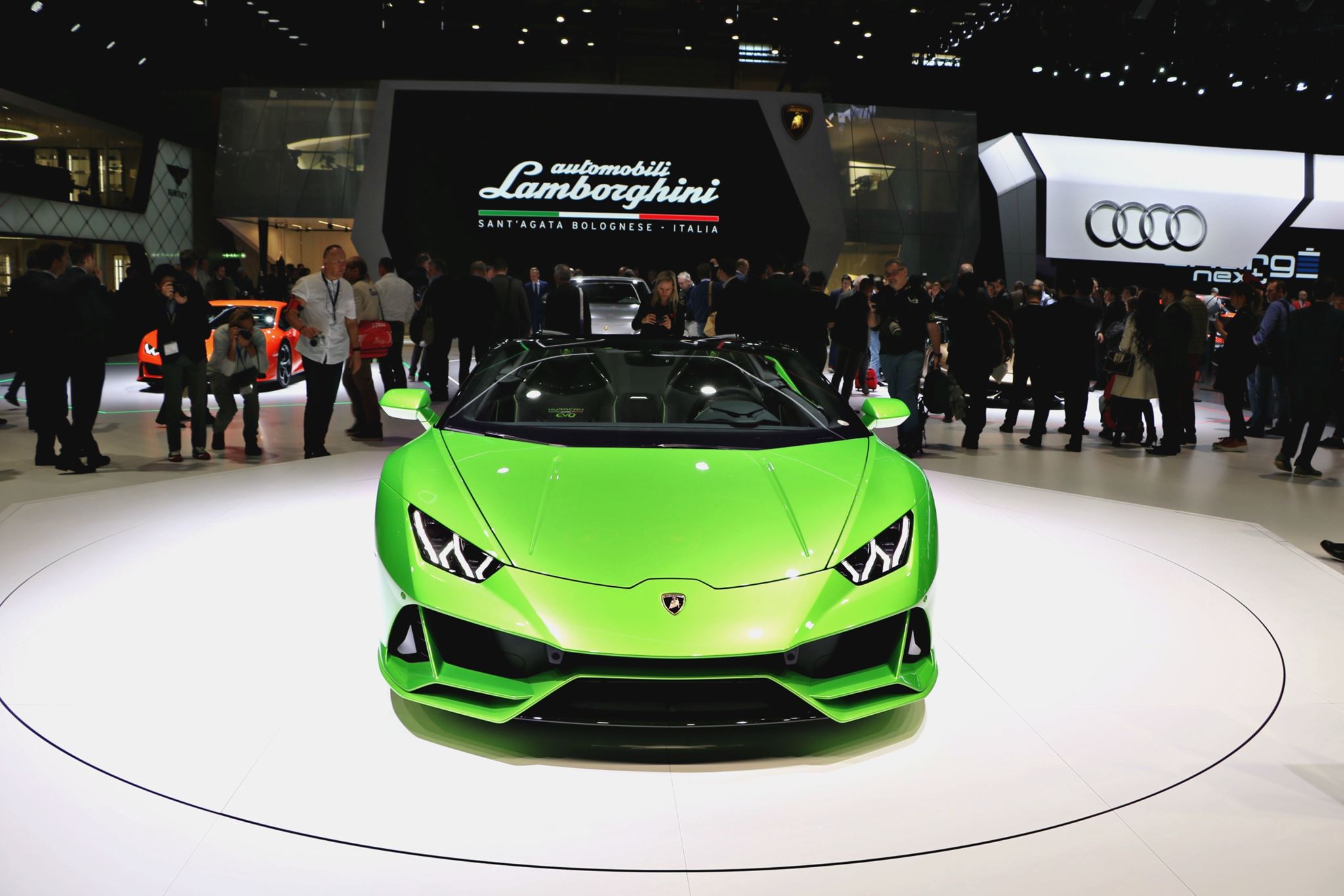 Huracán EVO Spyder: Η νέα Lamborghini δεν γνωρίζει όρια
