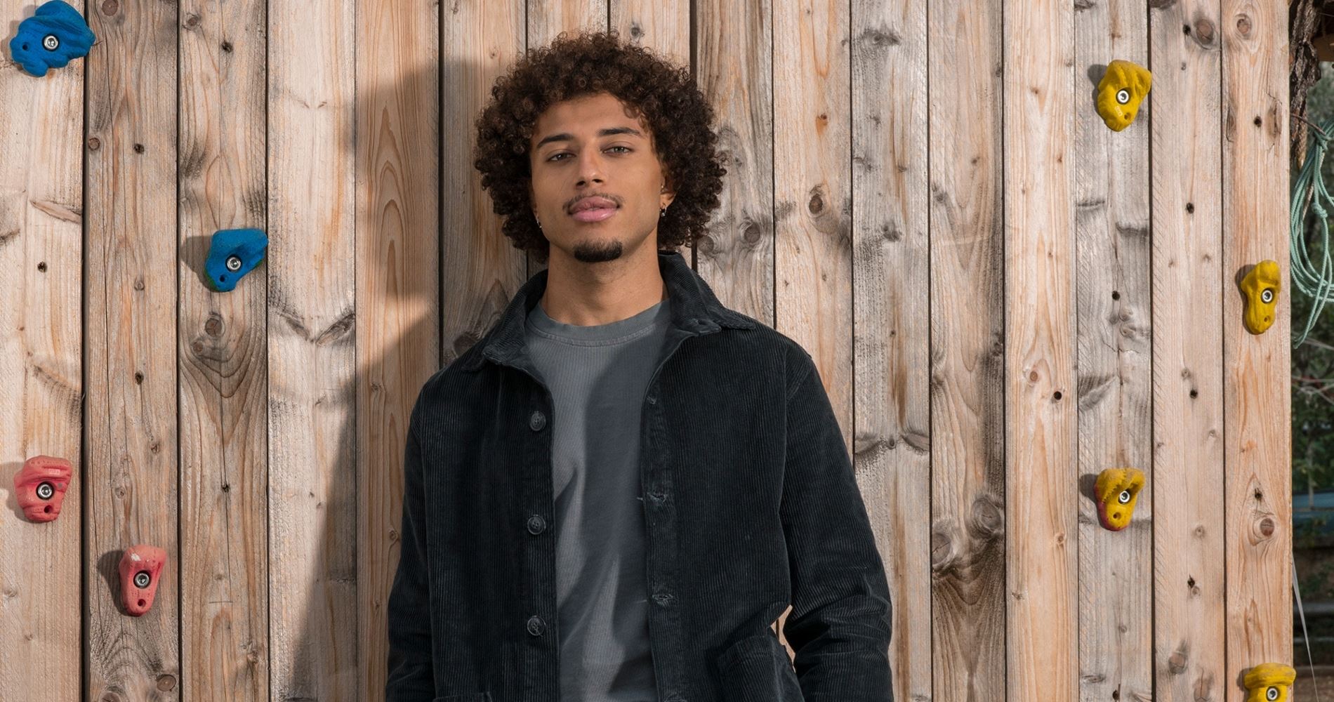 Ο Ηρακλής Τσουζίνοφ φορά τα απαραίτητα items του ανδρικού casual dressing