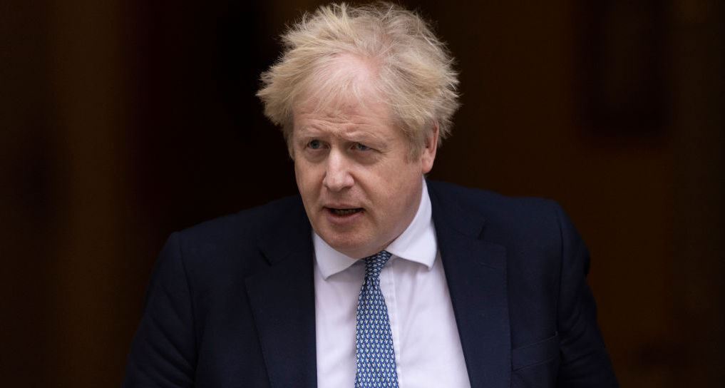 Τι δουλειά έχει ο Boris Johnson στη 2η σεζόν του Bridgerton;