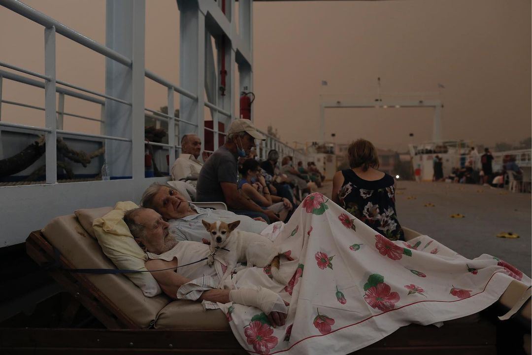 10+1 συγκλονιστικές φωτογραφίες από τις πυρκαγιές