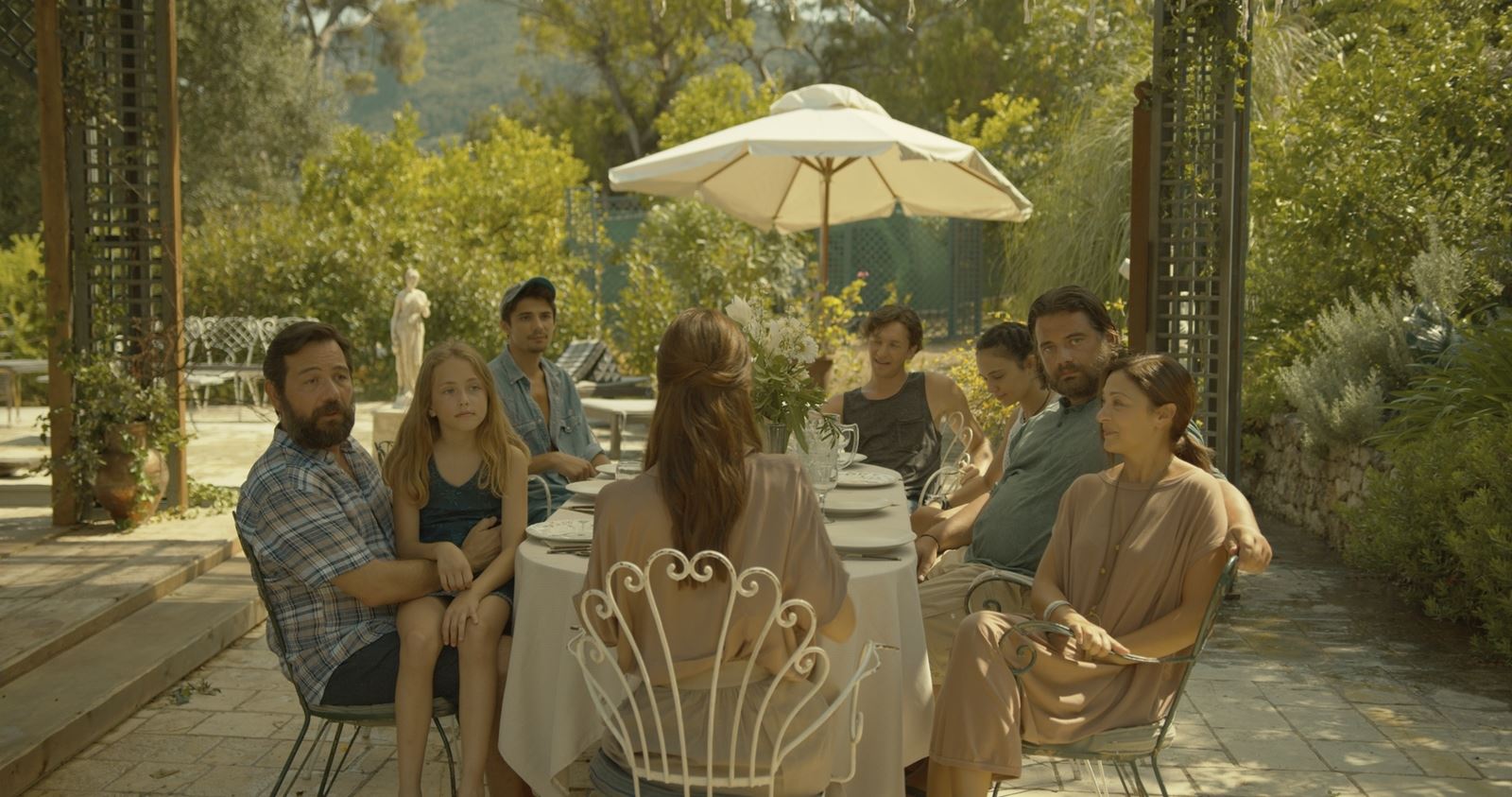 Οι 13 "σκοτεινοί" πρωταγωνιστές της νέας σειράς 42°C