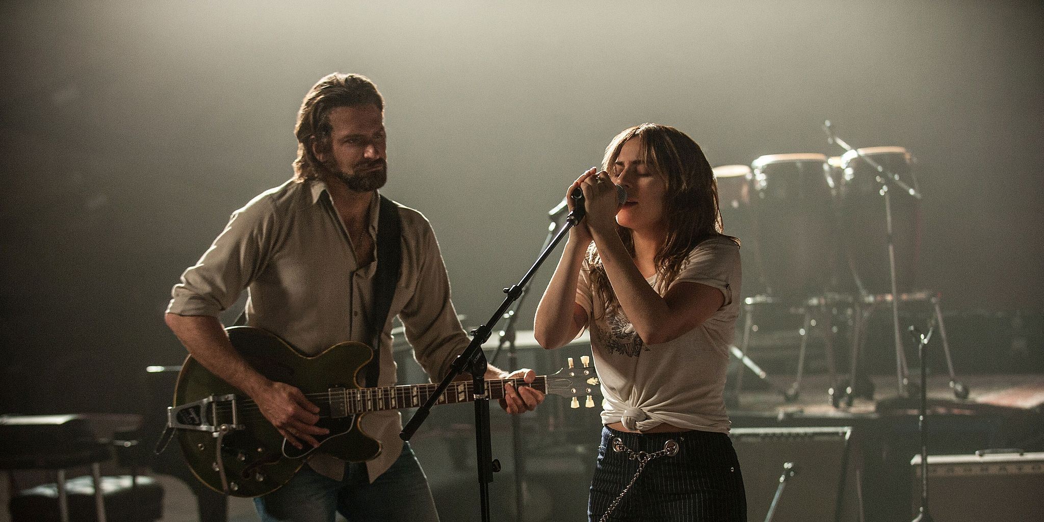 Ο Bradley Cooper μπορεί και να τραγουδήσει στο trailer του A Star is Born