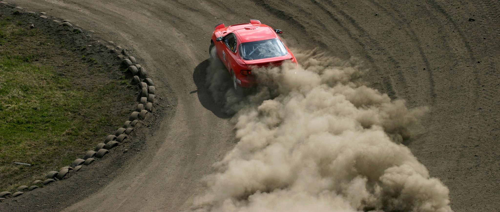 Πώς είναι να οδηγείς ένα αγωνιστικό αυτοκίνητο που έχει αφήσει εποχή;