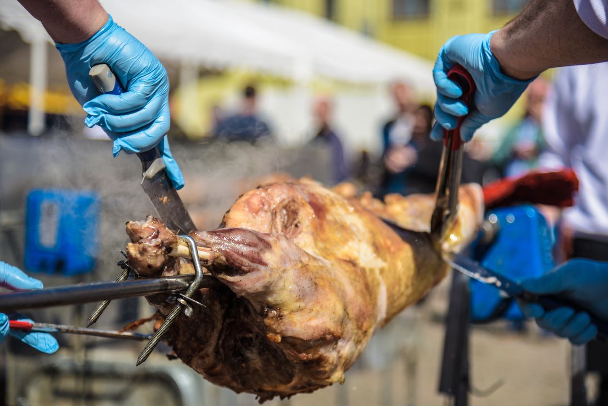 Τι μέτρα ισχύουν για το πασχαλινό τραπέζι