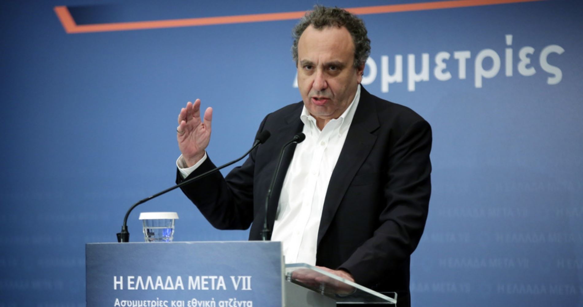 Ο Χρήστος Χωμενίδης έχει κάτι να πει για τα κινητά στα σχολεία