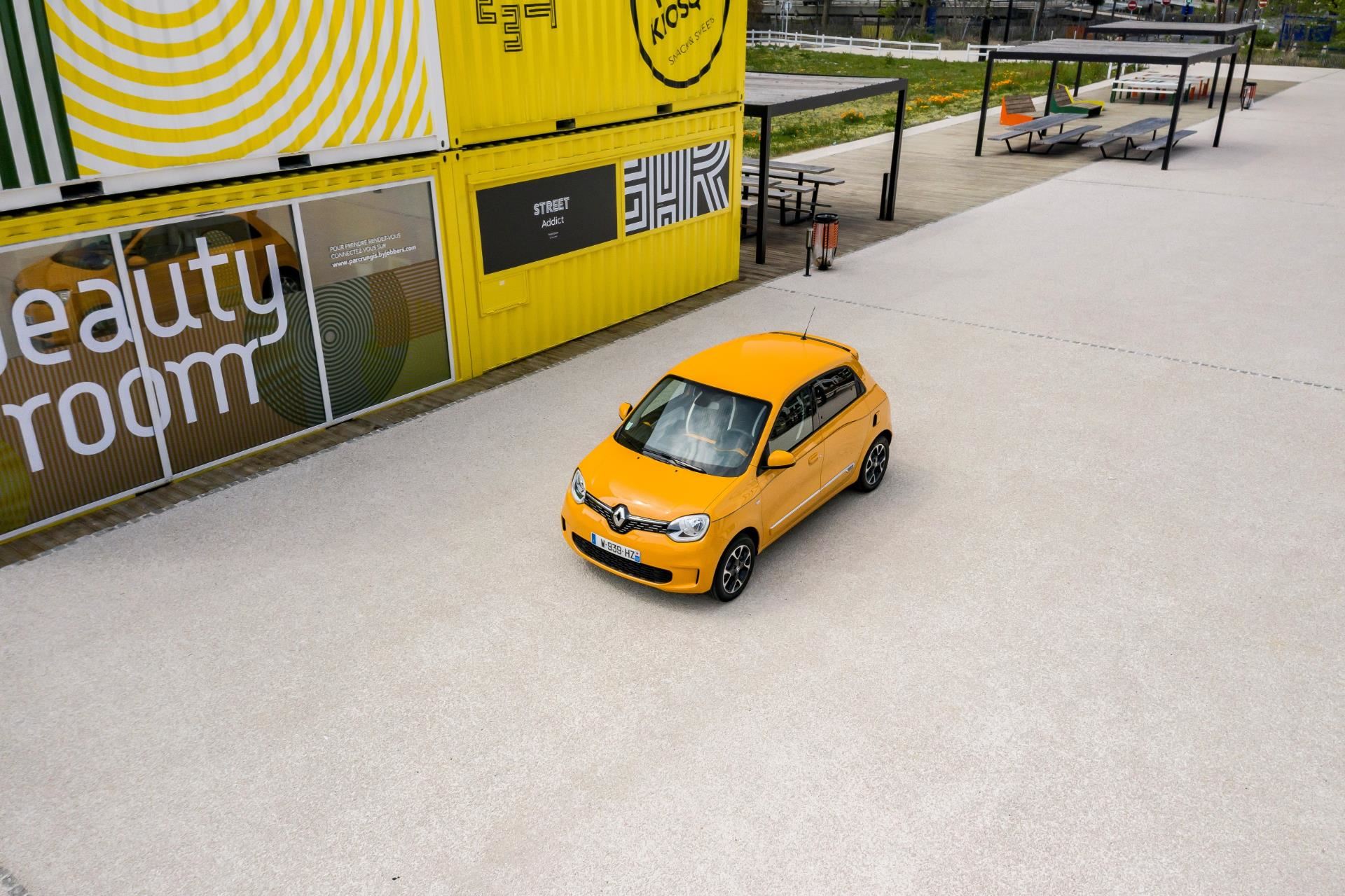 Το νέο Renault TWINGO κλείνει το μάτι στις αστικές μετακινήσεις