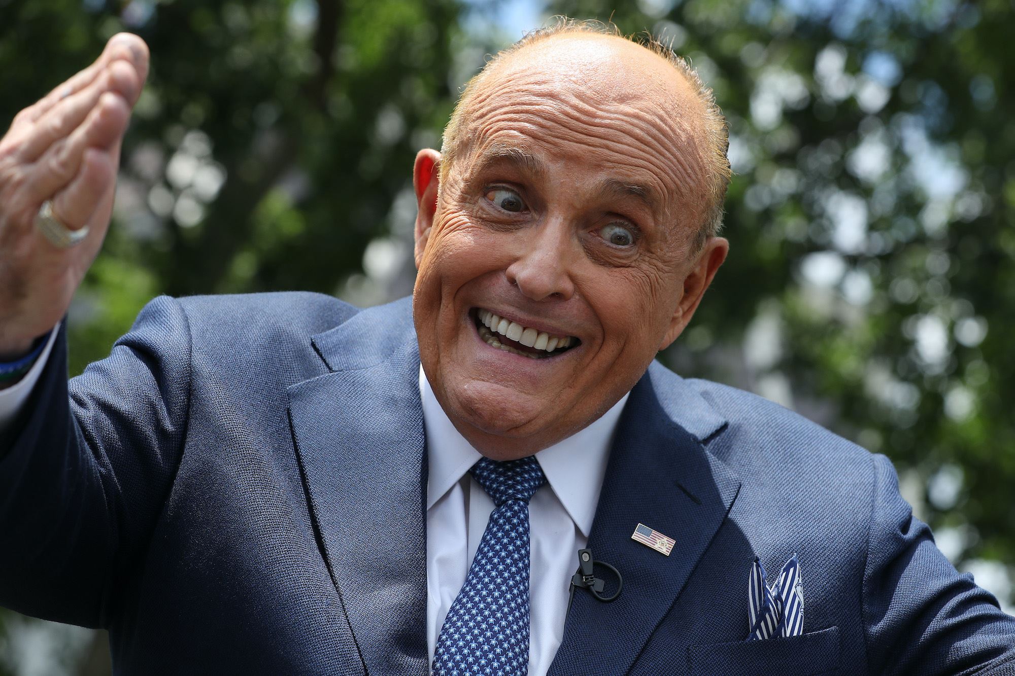 Η σουρεαλιστική αποκαθήλωση του Rudy Giuliani