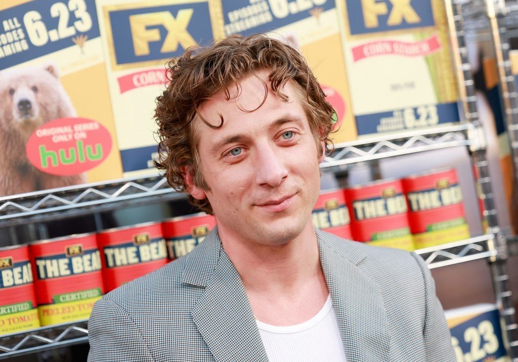 Ο Jeremy Allen White μπορεί και να μας πείσει να κυκλοφορήσουμε με sliders