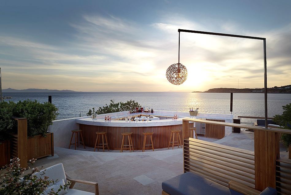 Ένα από τα ομορφότερα bars του καλοκαιριού θα το βρεις στη Βουλιαγμένη