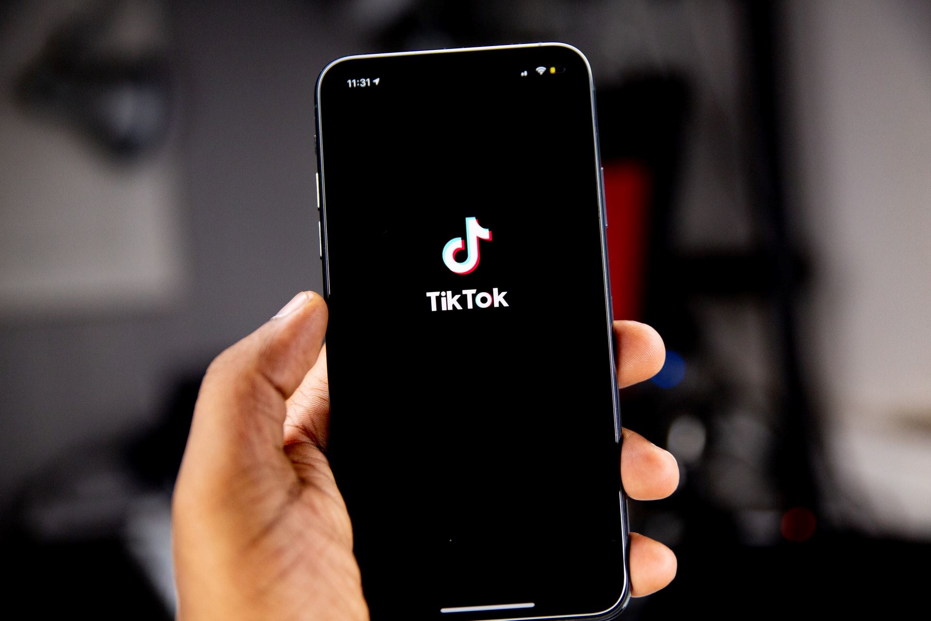 Facebook και YouTube ανοίγουν πόλεμο με το TikTok