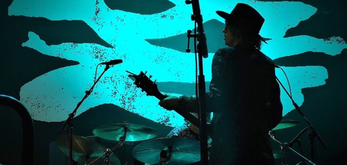 O Mike Scott έχει κάτι να μας πει πριν από την εμφάνιση των Waterboys στο Ηρώδειο