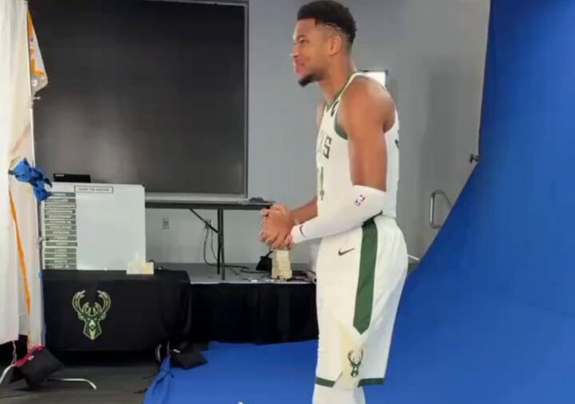 Γιάννης Αντετοκούνμπο: Μετά το πιλάτες έπιασε την σάμπα (video)