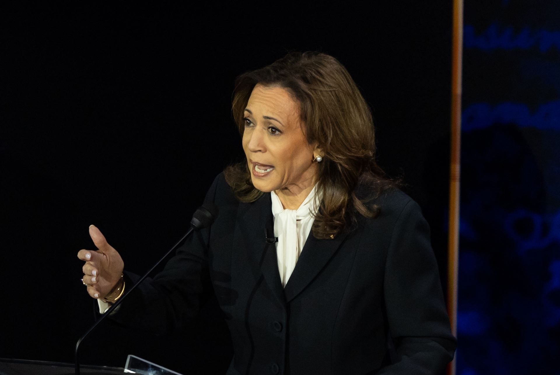 Τα σκουλαρίκια της Kamala Harris και το καλύτερο meme του debate