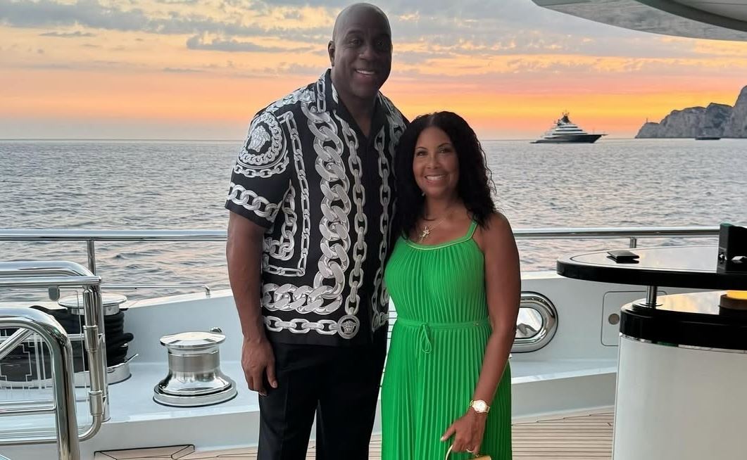 Ζηλέψαμε την πολυτελή θαλαμηγό του Magic Johnson που 'οργώνει' το Ιόνιο (βίντεο)