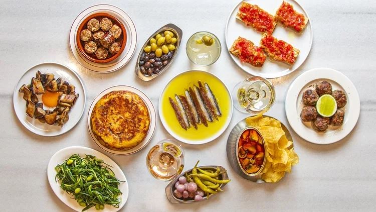 Αυτά τα 4 ολοκαίνουργια εστιατόρια της Αθήνας που μιλούν όλοι