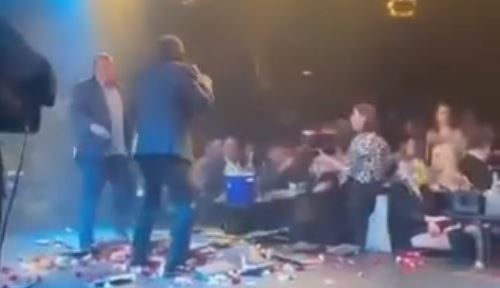 Θαμώνας ανέβηκε στην πίστα και χτύπησε τον Αντύπα