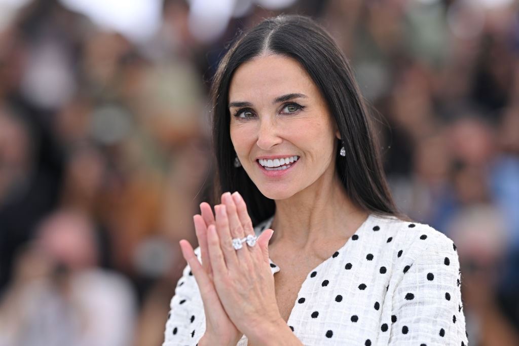 H Demi Moore μόλις προσγειώθηκε στους Παξούς