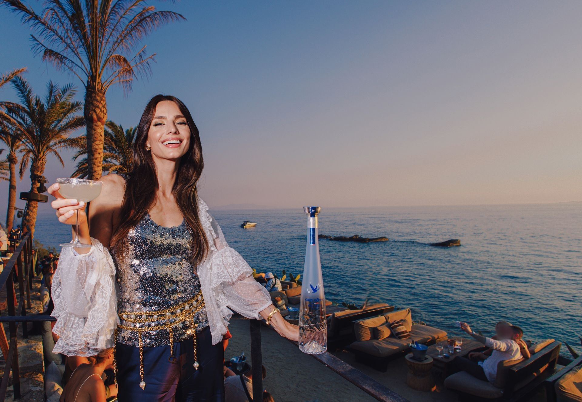 Ένα βράδυ με την Ηλιάνα Παπαγεωργίου και την ultra premium βότκα Grey Goose Altius στα πιο διάσημα club της Μυκόνου!