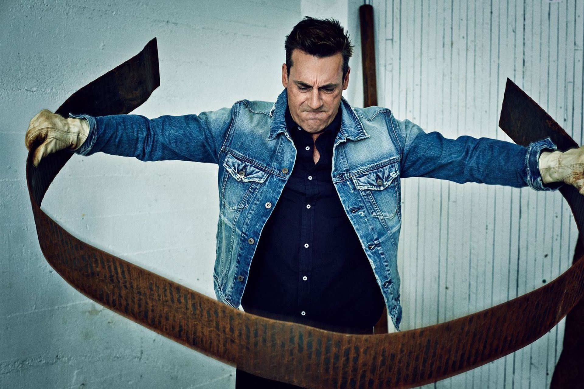 Ο Jon Hamm έτοιμος να σπάσει τα δεσμά του Don Draper