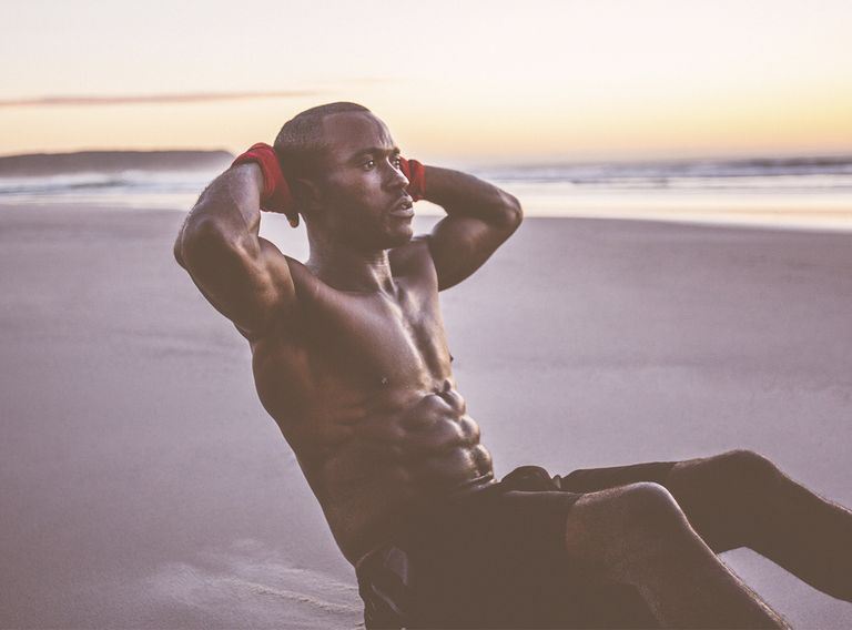 2 κινήσεις για σκληρότερους κοιλιακούς σε 15 λεπτά