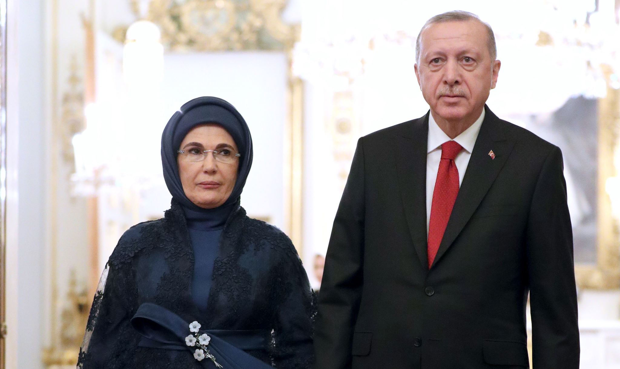 Ο Erdogan χτίζει νέα ανάκτορα, η τουρκική λίρα βυθίζεται