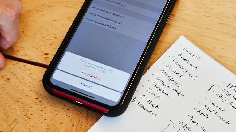 Τι κερδίζεις όταν σβήνεις τα πάντα από το smartphone